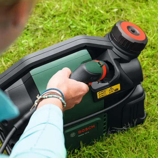 Aku nízkotlaký čistič Bosch Fontus 18V-6 Bike Cleaner