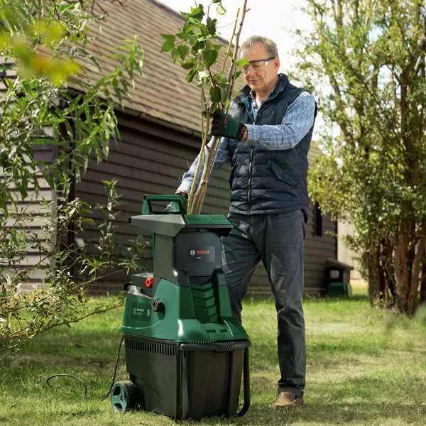 Drtič zahradního odpadu Bosch AXT 22 D