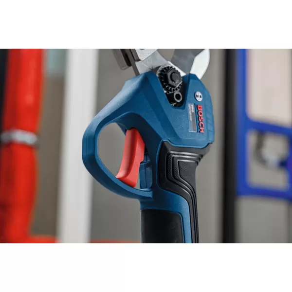 Aku nůžky na plastové trubky Bosch GPC 18V-32P Professional