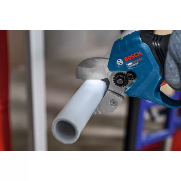 Aku nůžky na plastové trubky Bosch GPC 18V-32P Professional + L-Boxx