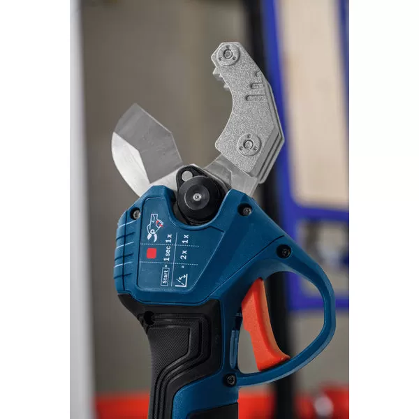 Aku nůžky na plastové trubky Bosch GPC 18V-32P Professional
