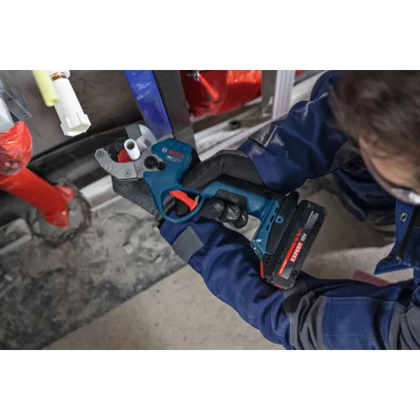 Aku nůžky na plastové trubky Bosch GPC 18V-32P Professional